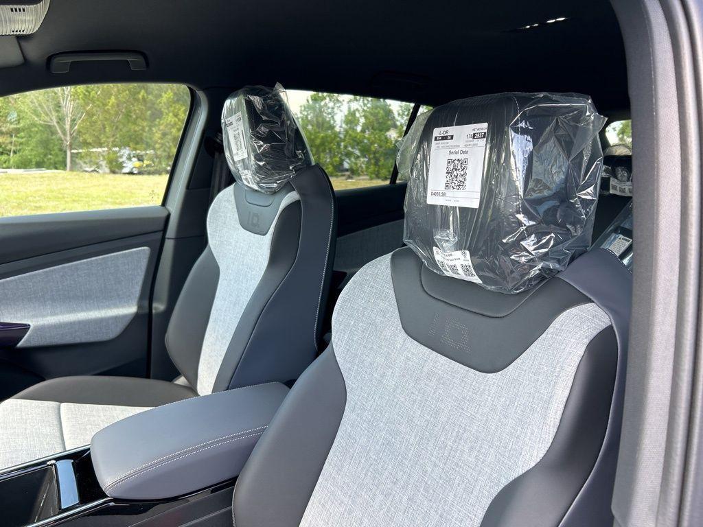 new 2025 Volkswagen ID.4 car, priced at $38,625