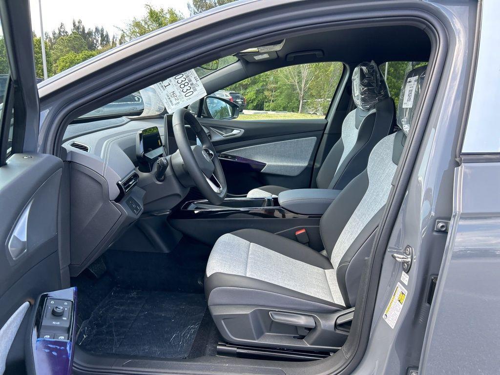 new 2025 Volkswagen ID.4 car, priced at $38,625