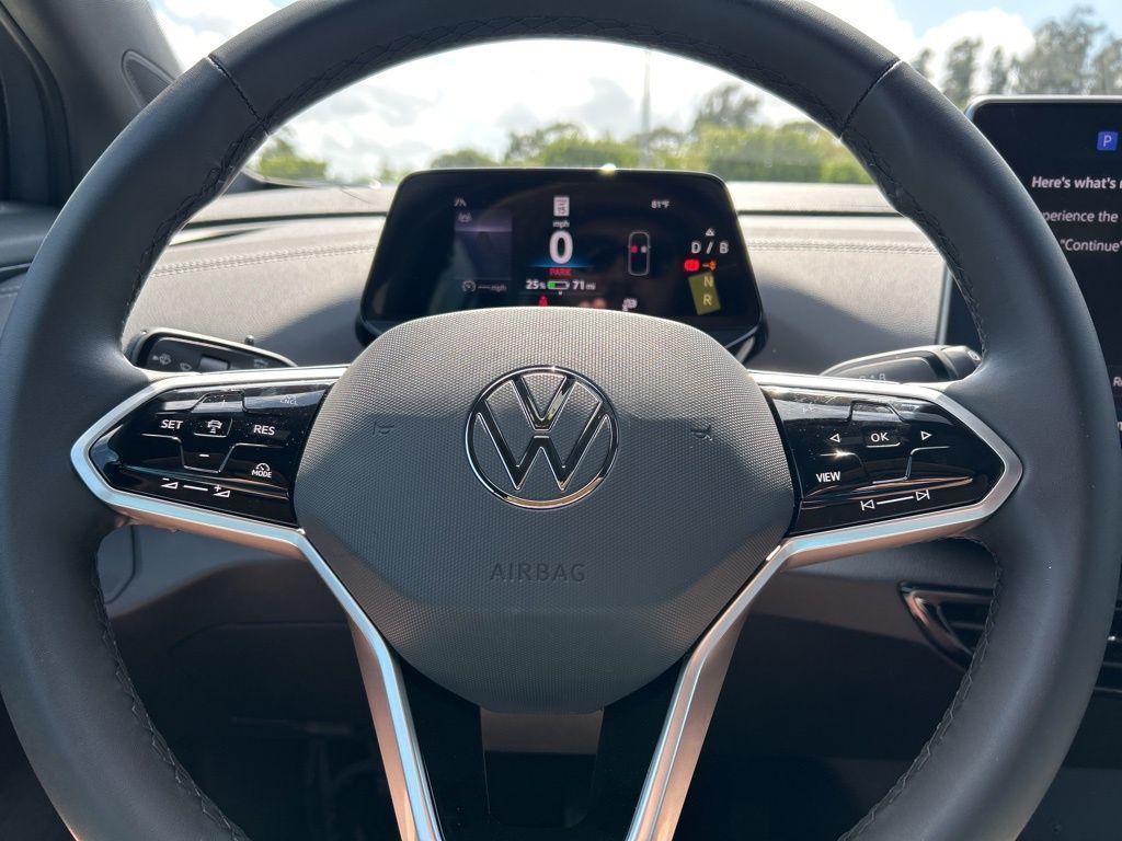 new 2025 Volkswagen ID.4 car, priced at $38,625