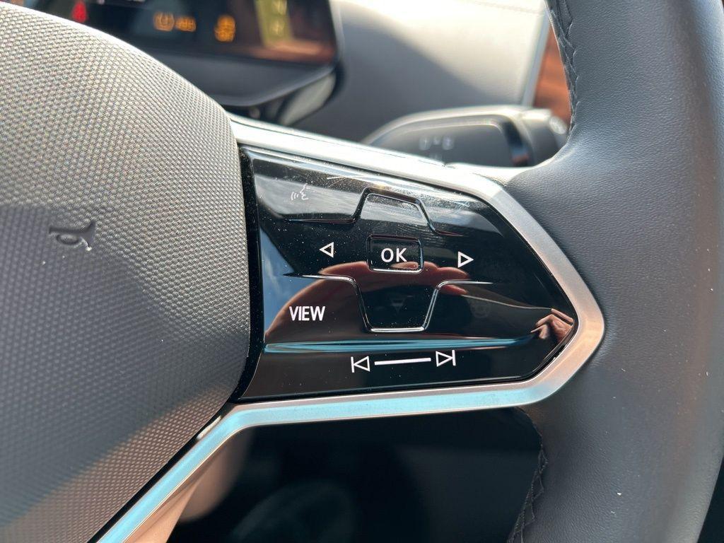 new 2025 Volkswagen ID.4 car, priced at $38,625