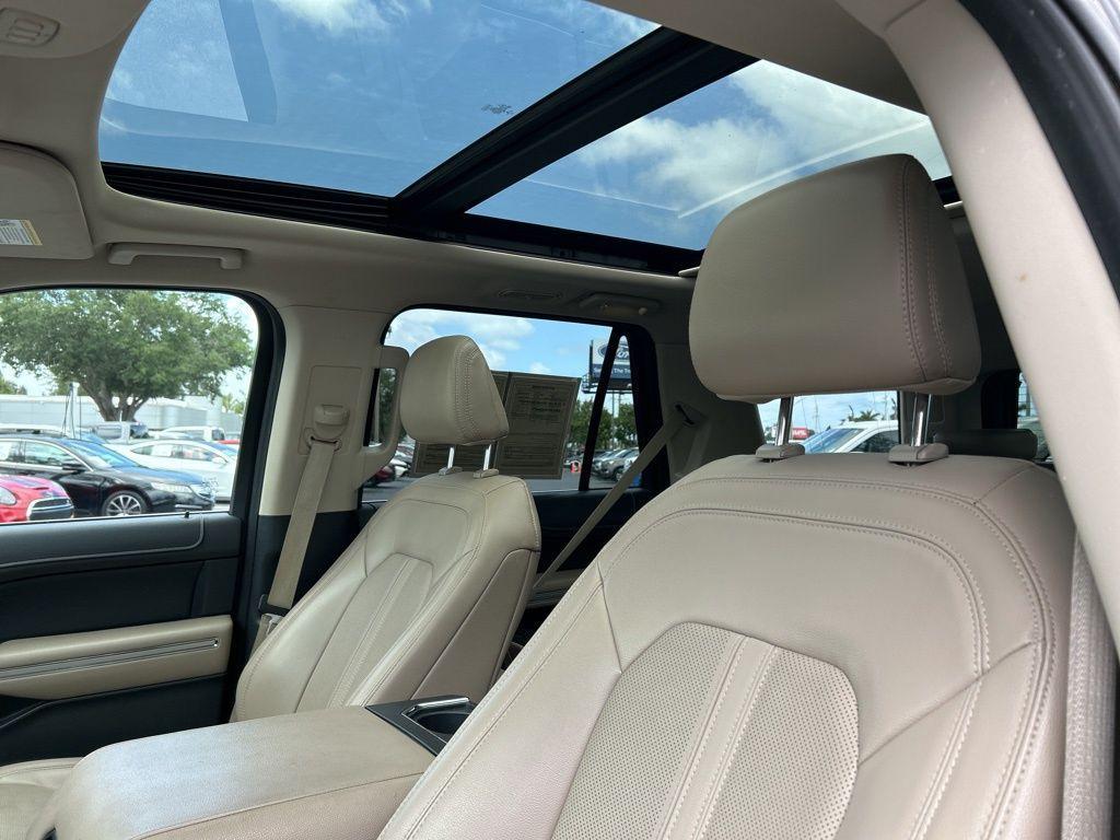 used 2022 Ford Expedition car, priced at $35,521