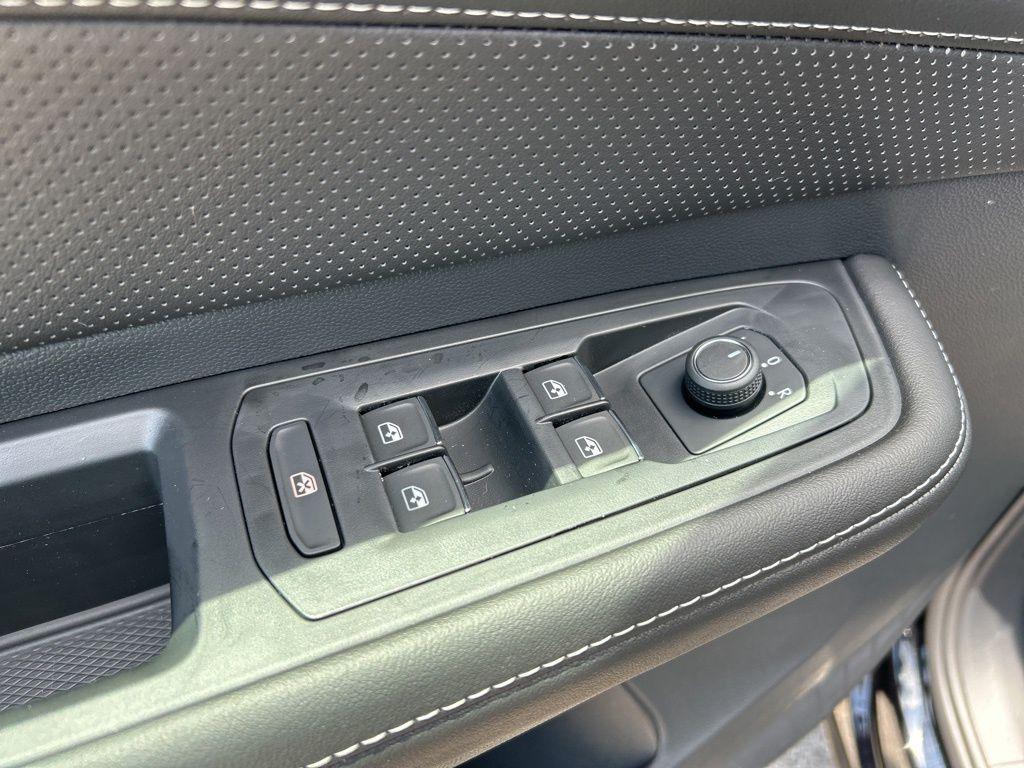 new 2025 Volkswagen Atlas car, priced at $35,189