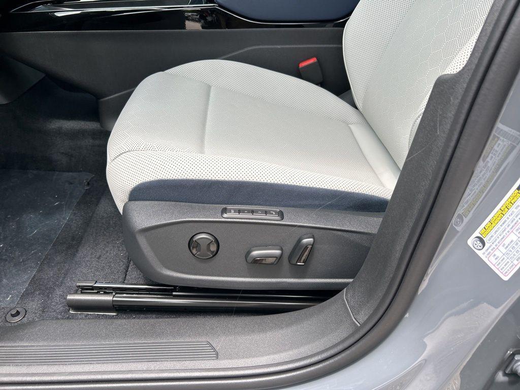new 2025 Volkswagen ID.4 car, priced at $42,171