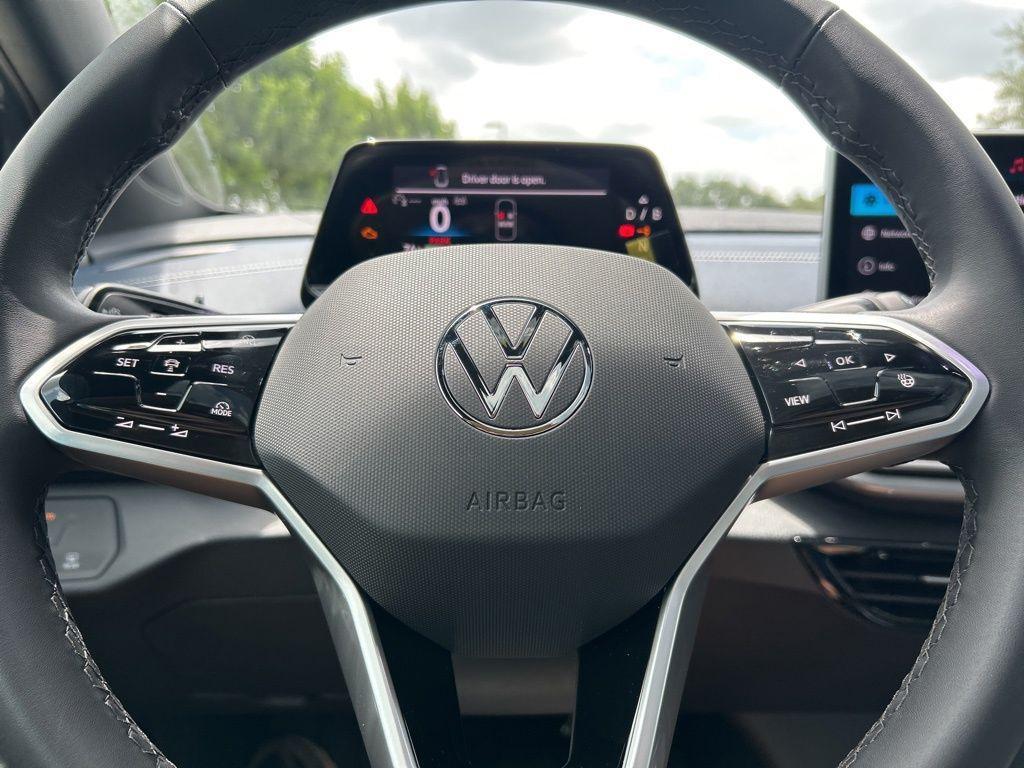 new 2025 Volkswagen ID.4 car, priced at $42,171