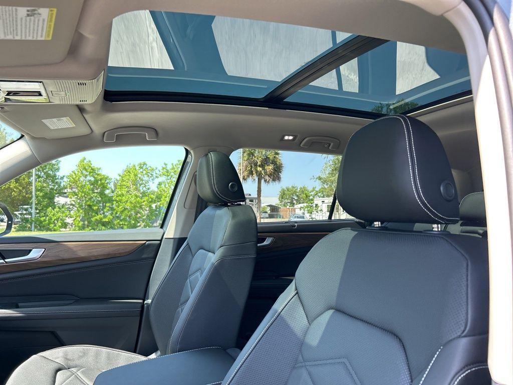 new 2025 Volkswagen Atlas car, priced at $39,550