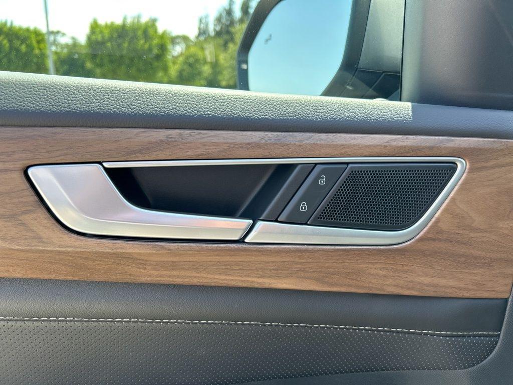 new 2025 Volkswagen Atlas car, priced at $39,550