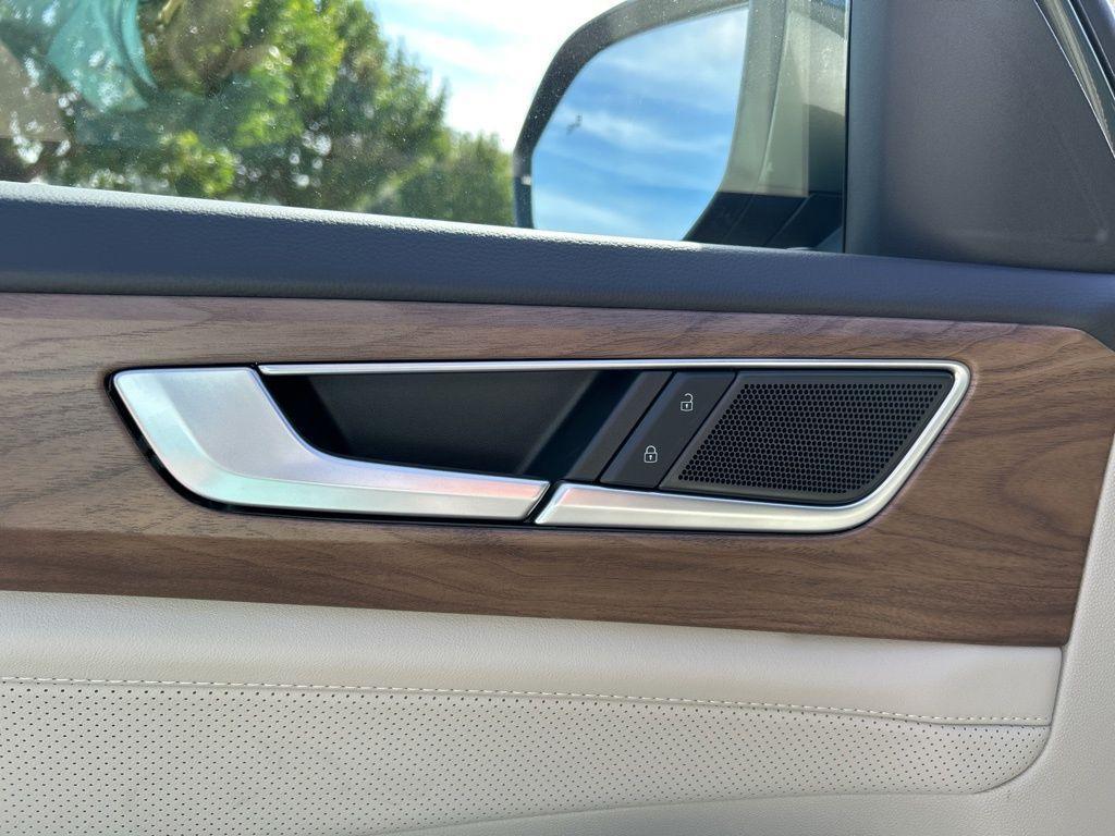 new 2026 Volkswagen Atlas car, priced at $44,043