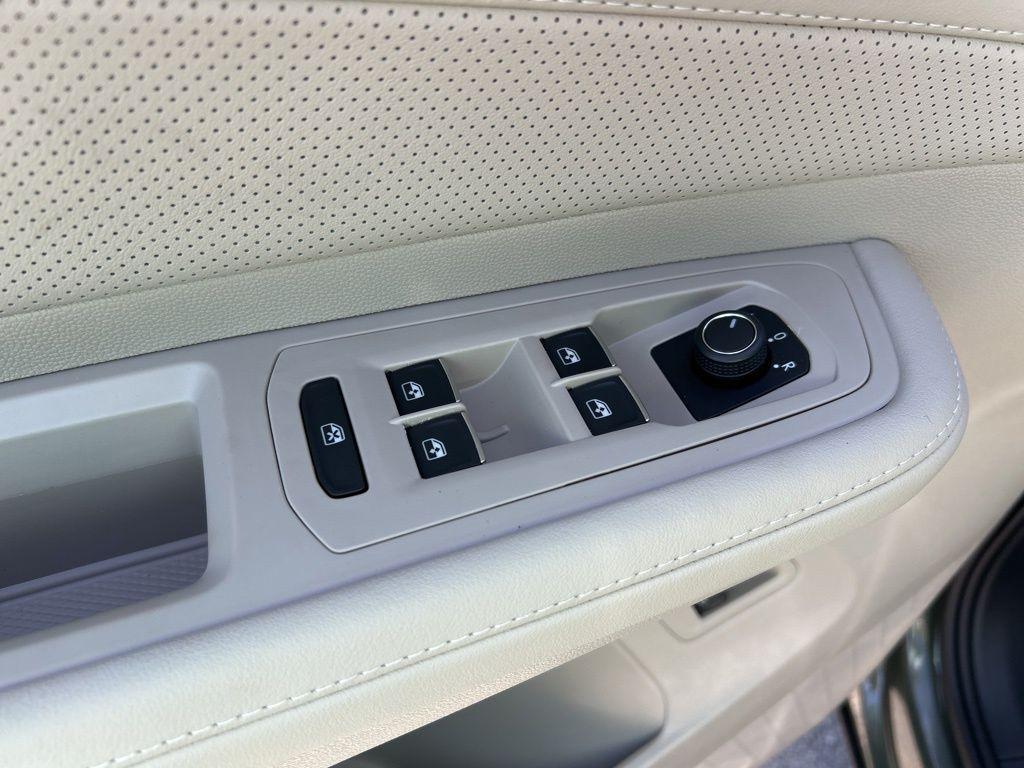 new 2026 Volkswagen Atlas car, priced at $44,043