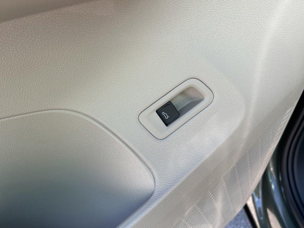 new 2026 Volkswagen Atlas car, priced at $44,043