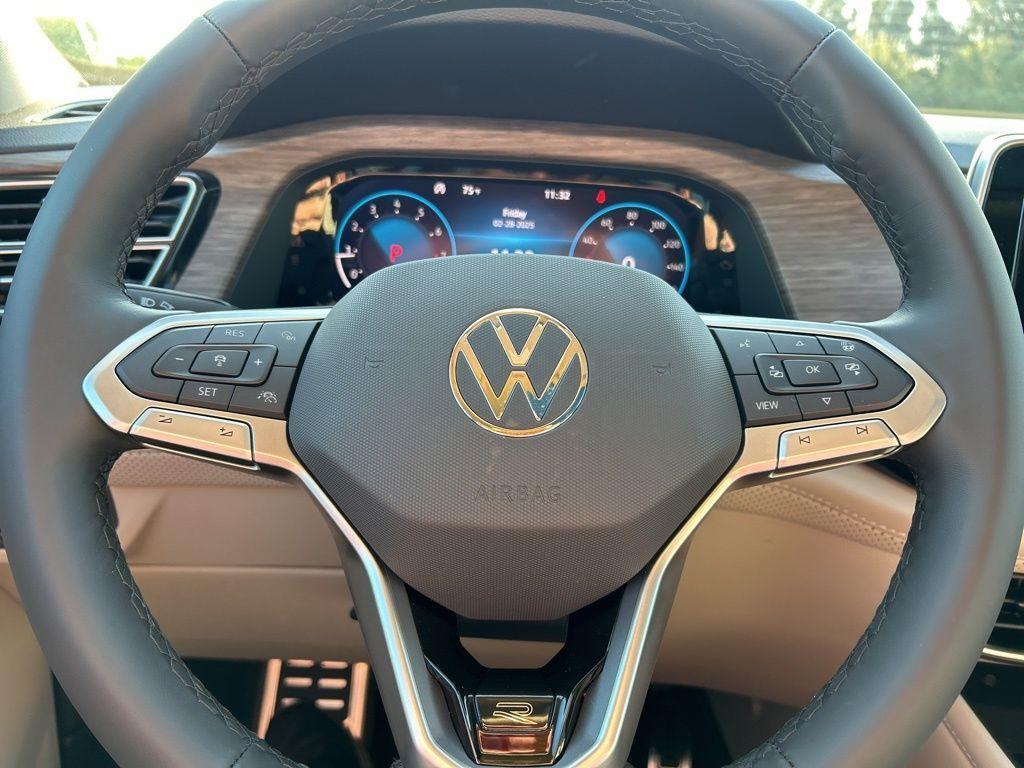 new 2025 Volkswagen Atlas car, priced at $50,813
