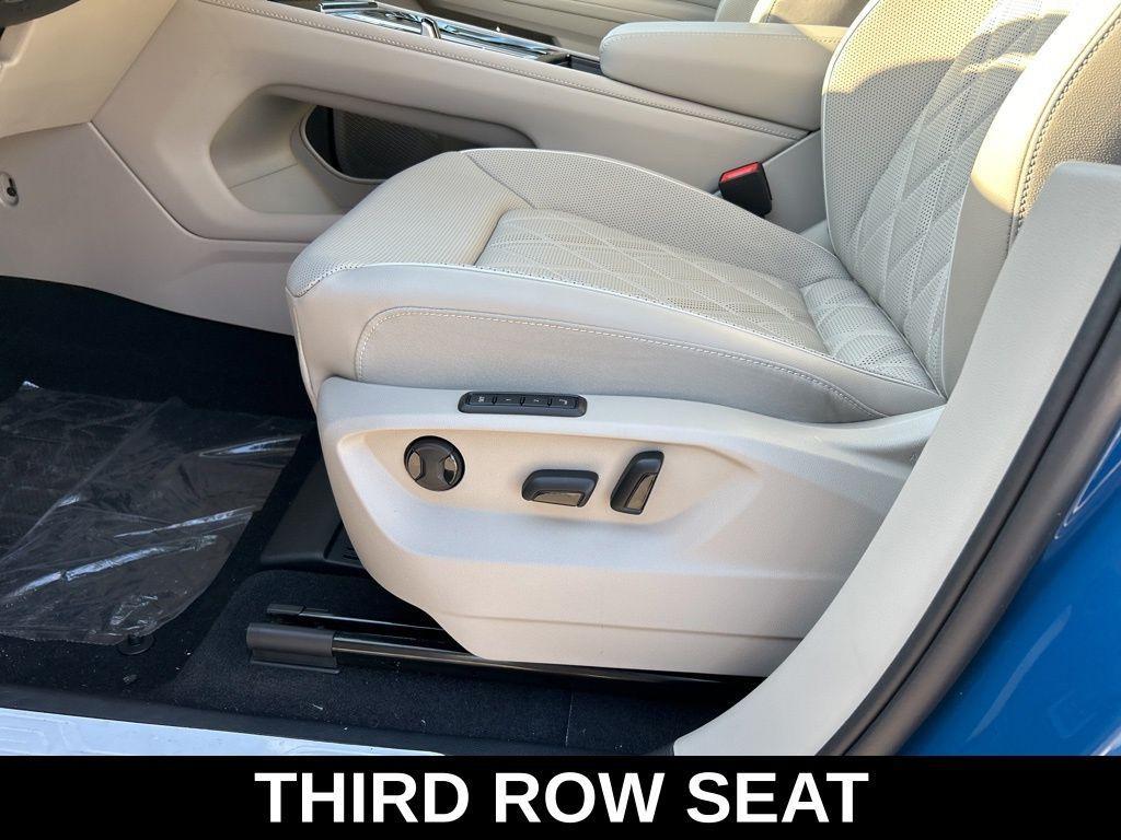 new 2025 Volkswagen Atlas car, priced at $47,813