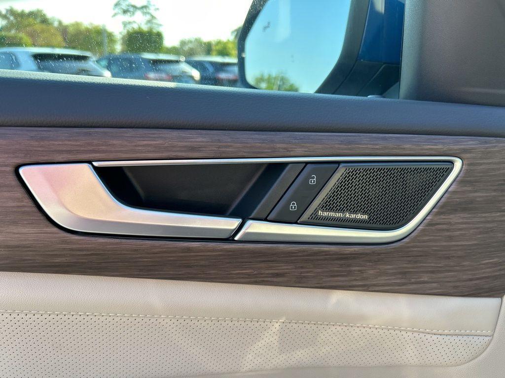 new 2025 Volkswagen Atlas car, priced at $50,813
