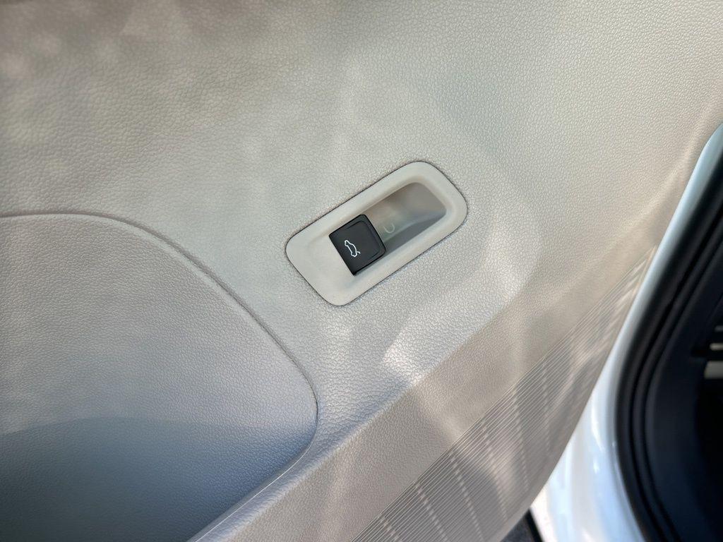 new 2026 Volkswagen Atlas car, priced at $54,766