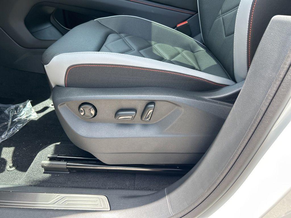 new 2025 Volkswagen Atlas car, priced at $42,646