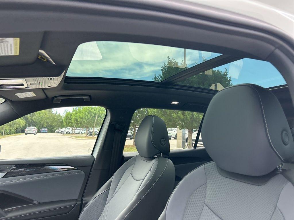 new 2025 Volkswagen Tiguan car, priced at $36,289
