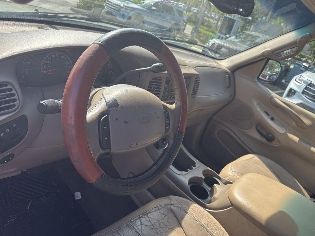 used 2000 Ford Expedition car, priced at $2,999