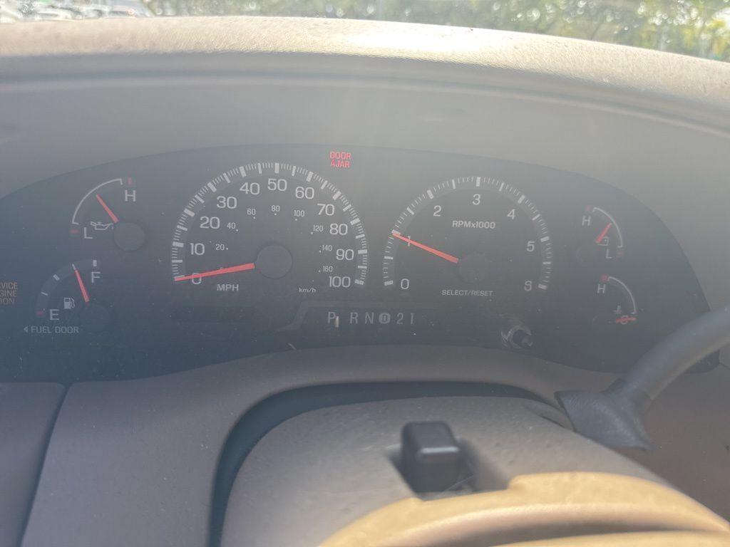 used 2000 Ford Expedition car, priced at $2,999