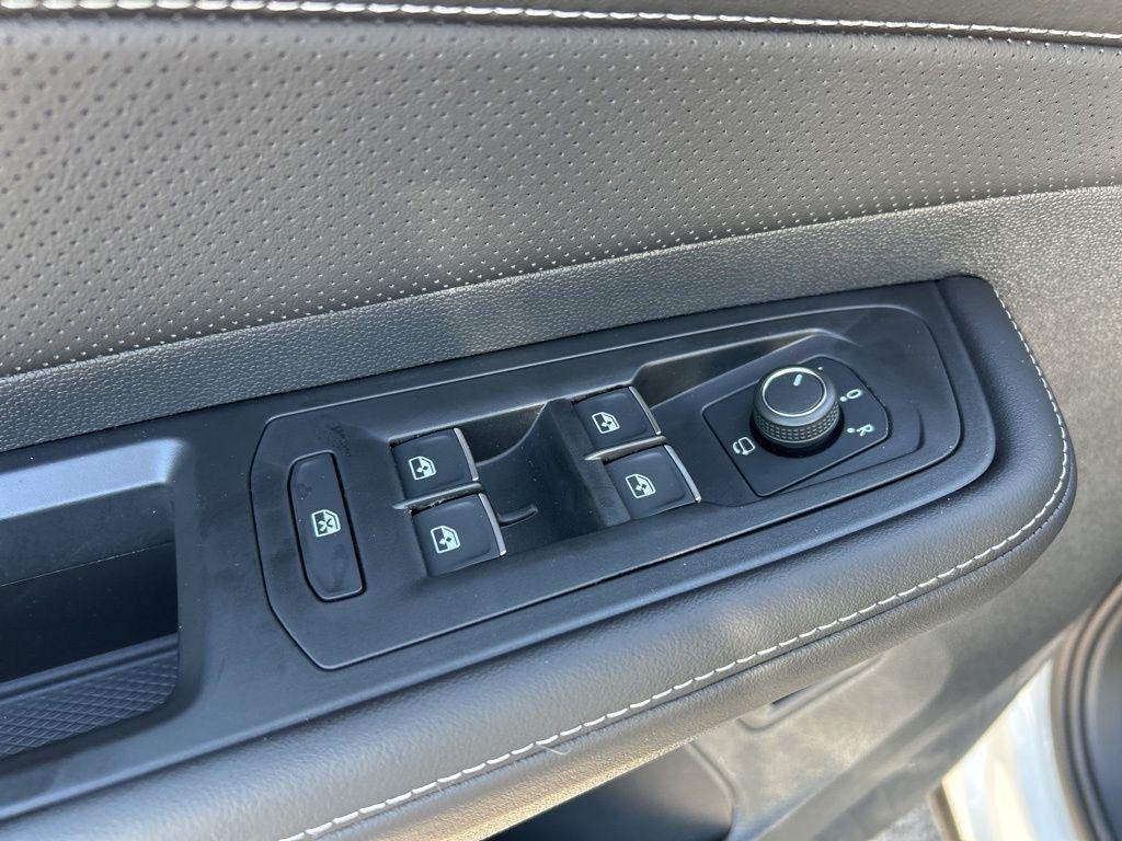 new 2026 Volkswagen Atlas Cross Sport car, priced at $53,448