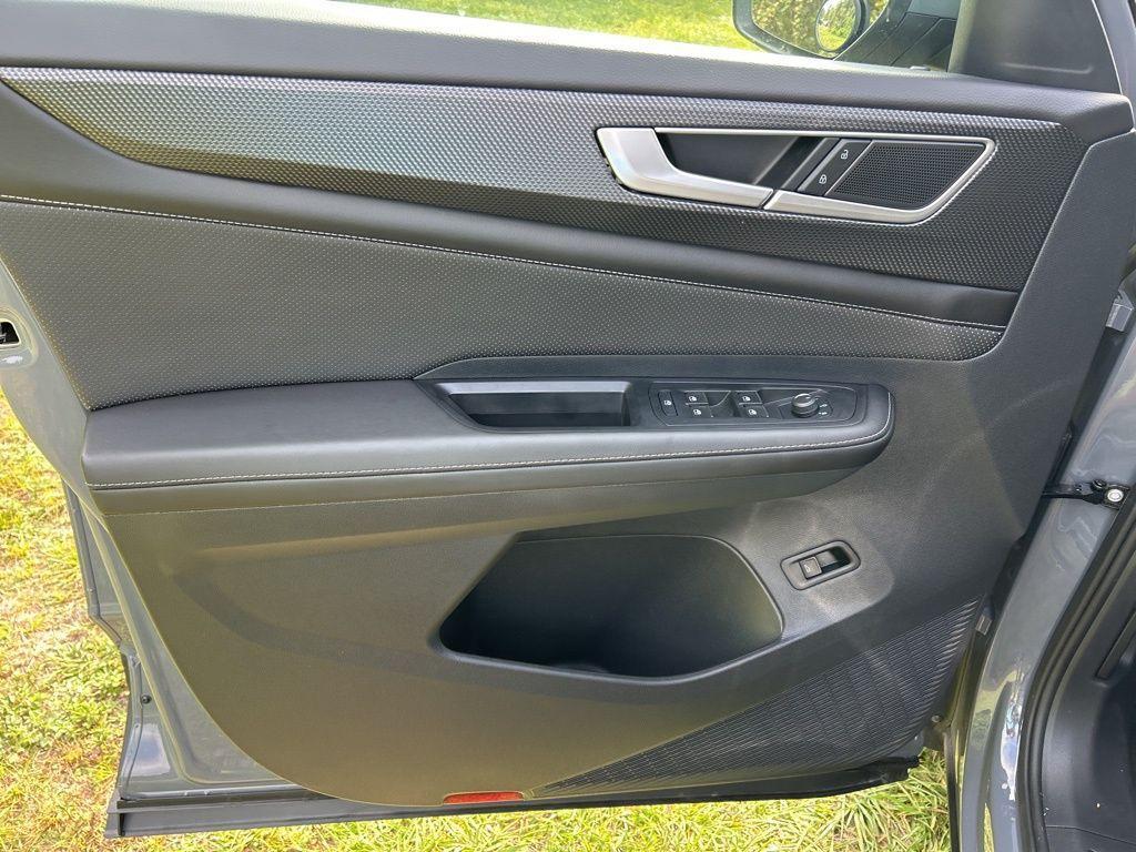 used 2025 Volkswagen Atlas Cross Sport car, priced at $41,995