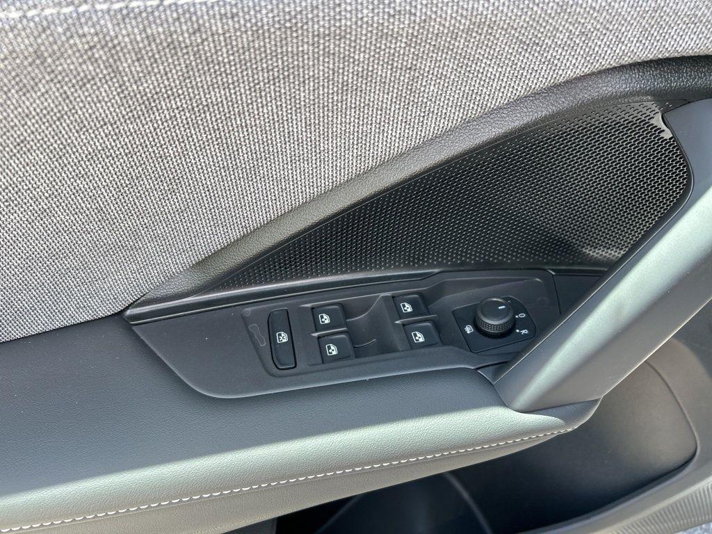 new 2025 Volkswagen Tiguan car, priced at $30,150