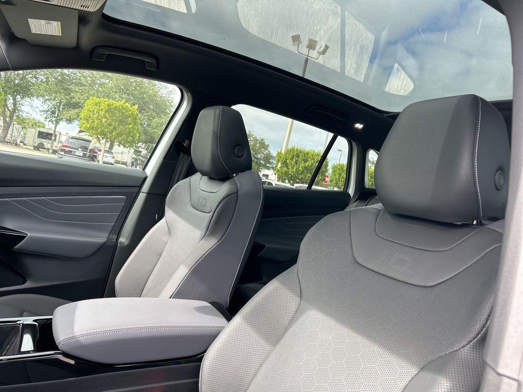 new 2025 Volkswagen ID.4 car, priced at $44,877