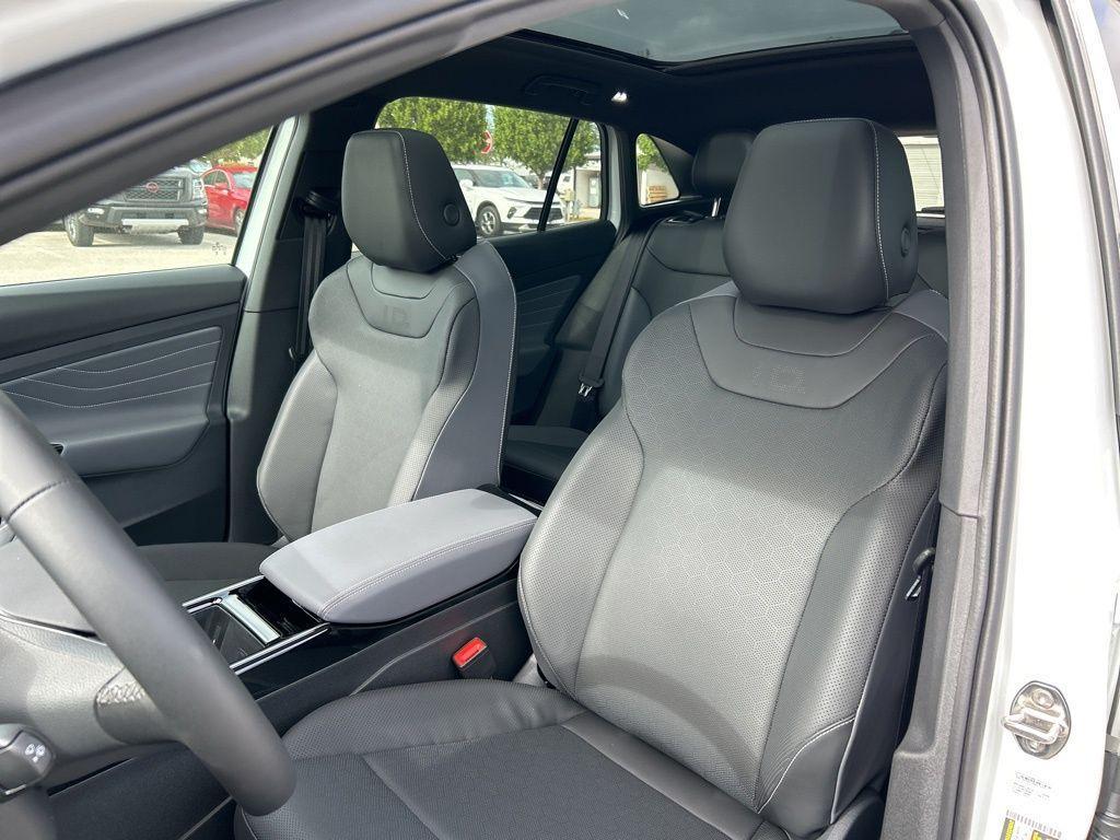 new 2025 Volkswagen ID.4 car, priced at $44,877