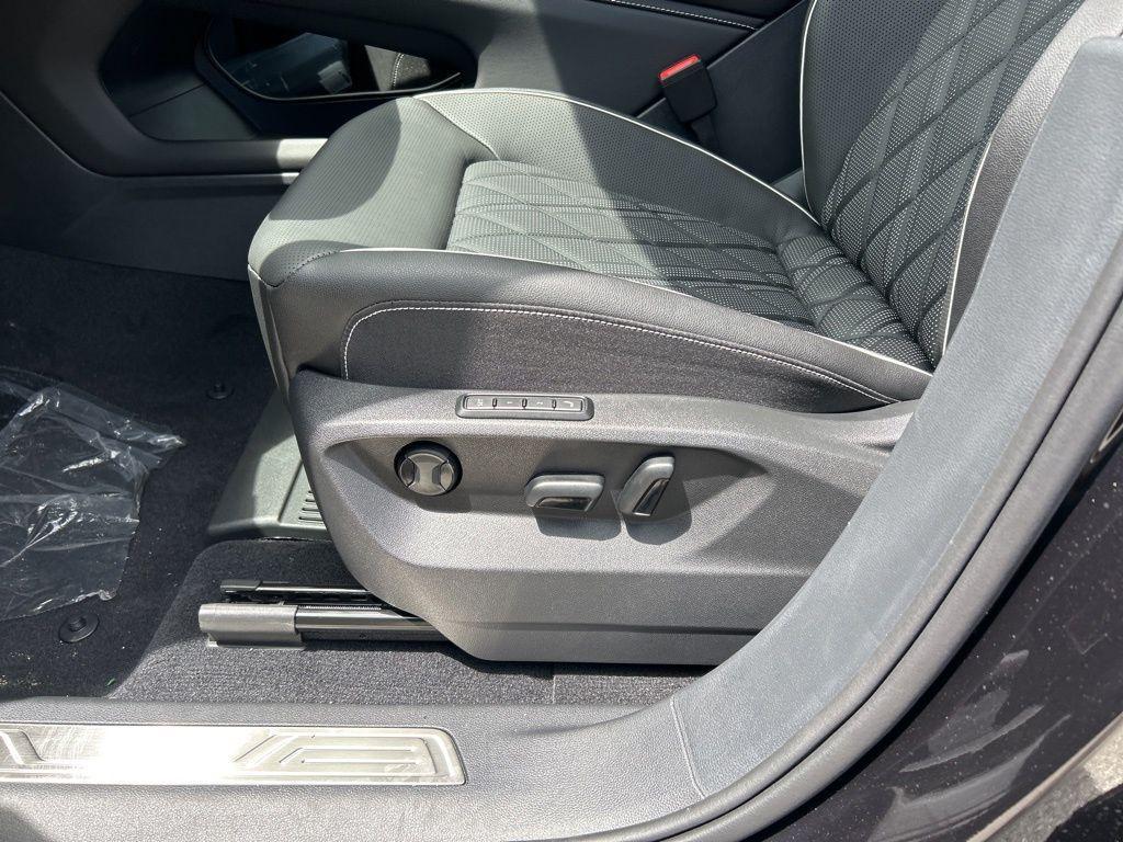 new 2025 Volkswagen Atlas car, priced at $49,373