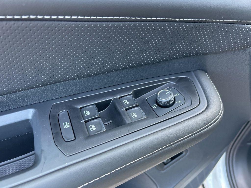 new 2025 Volkswagen Atlas car, priced at $51,310