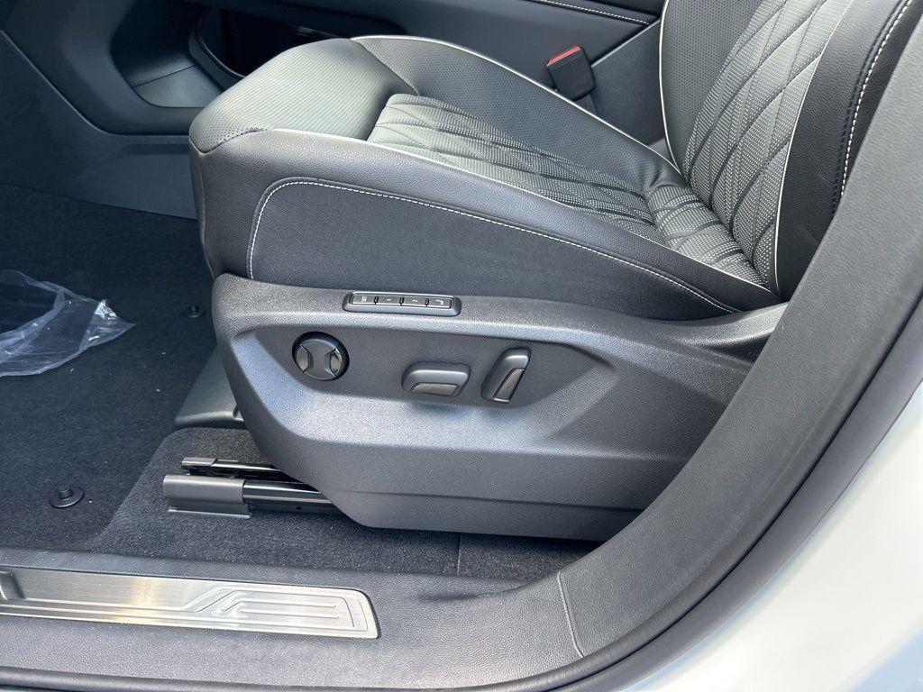 new 2025 Volkswagen Atlas car, priced at $51,310
