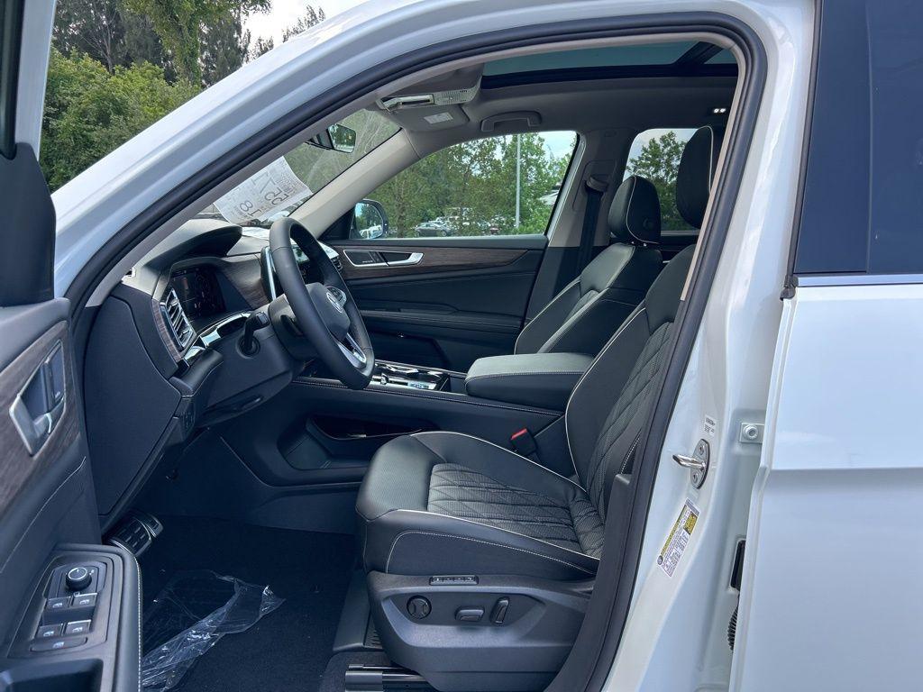 new 2025 Volkswagen Atlas car, priced at $51,310