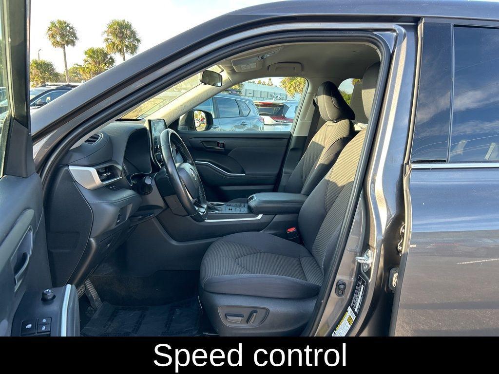 used 2022 Toyota Highlander car, priced at $28,869