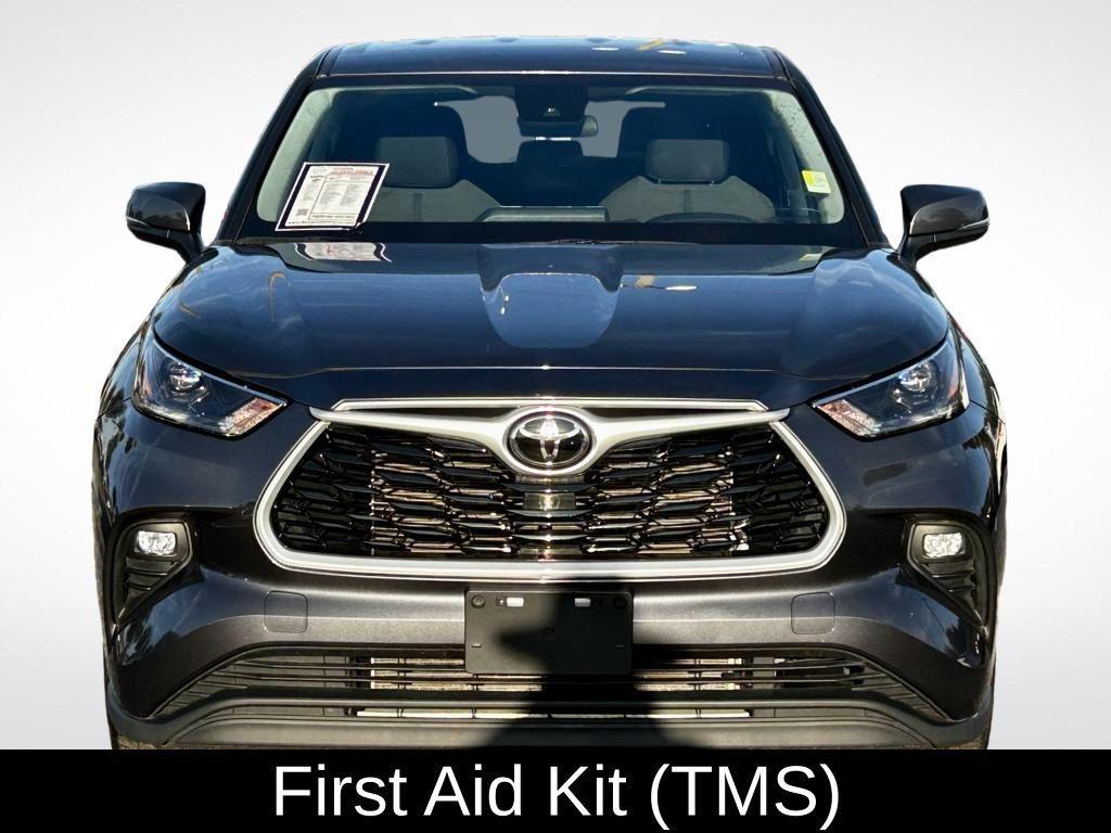 used 2022 Toyota Highlander car, priced at $28,869