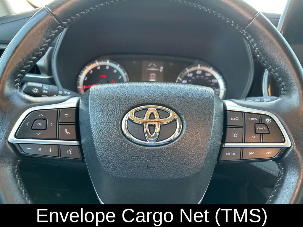 used 2022 Toyota Highlander car, priced at $28,869