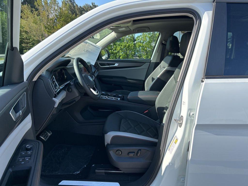 new 2025 Volkswagen Atlas car, priced at $44,039