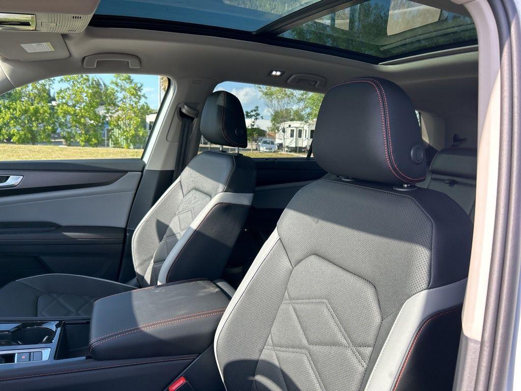 new 2025 Volkswagen Atlas car, priced at $44,039