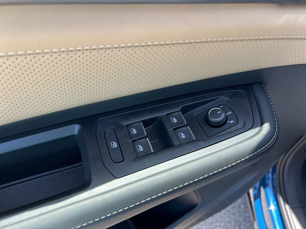 new 2025 Volkswagen Atlas Cross Sport car, priced at $33,095