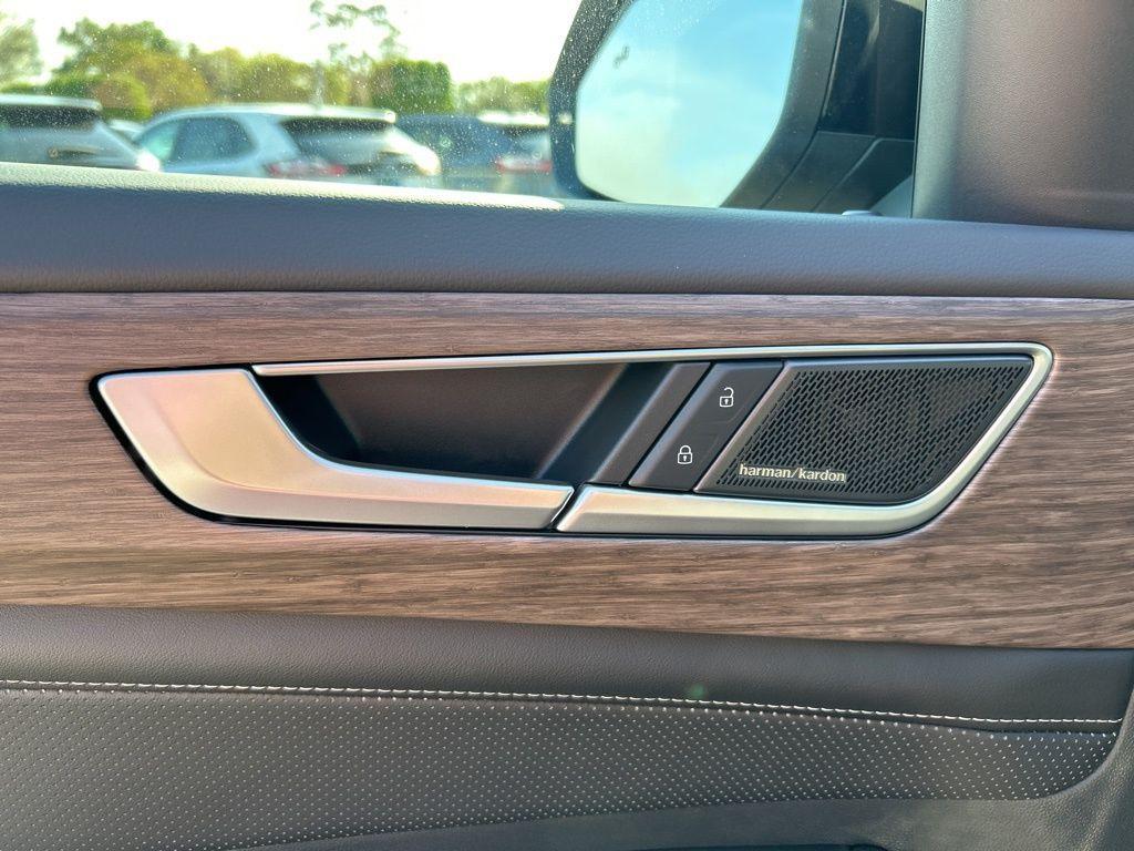 new 2025 Volkswagen Atlas car, priced at $46,955