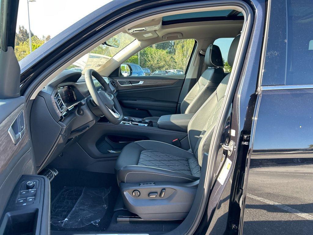 new 2025 Volkswagen Atlas car, priced at $46,955