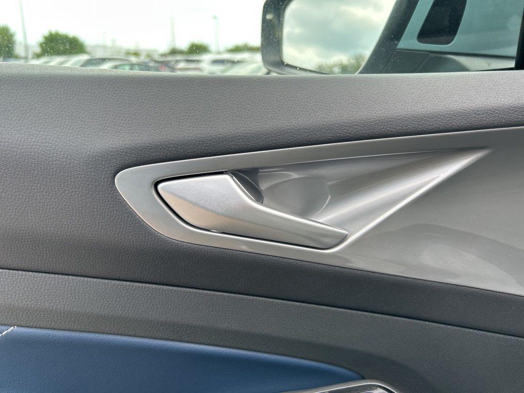 new 2025 Volkswagen ID.4 car, priced at $46,947