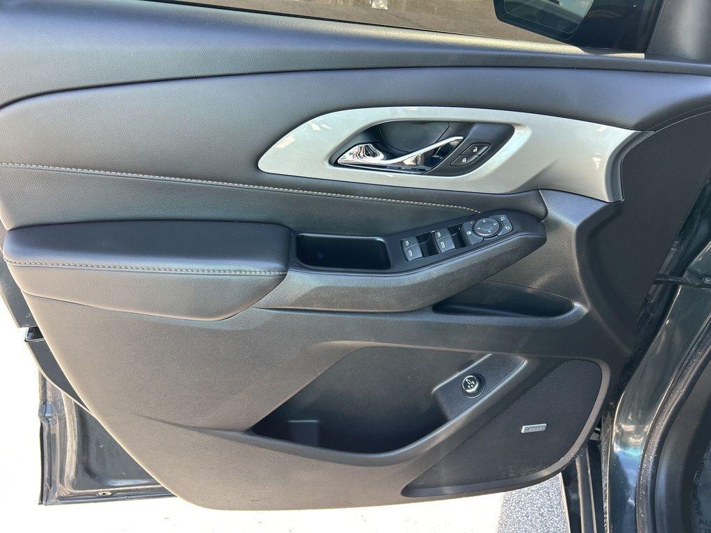 used 2020 Chevrolet Traverse car, priced at $24,698