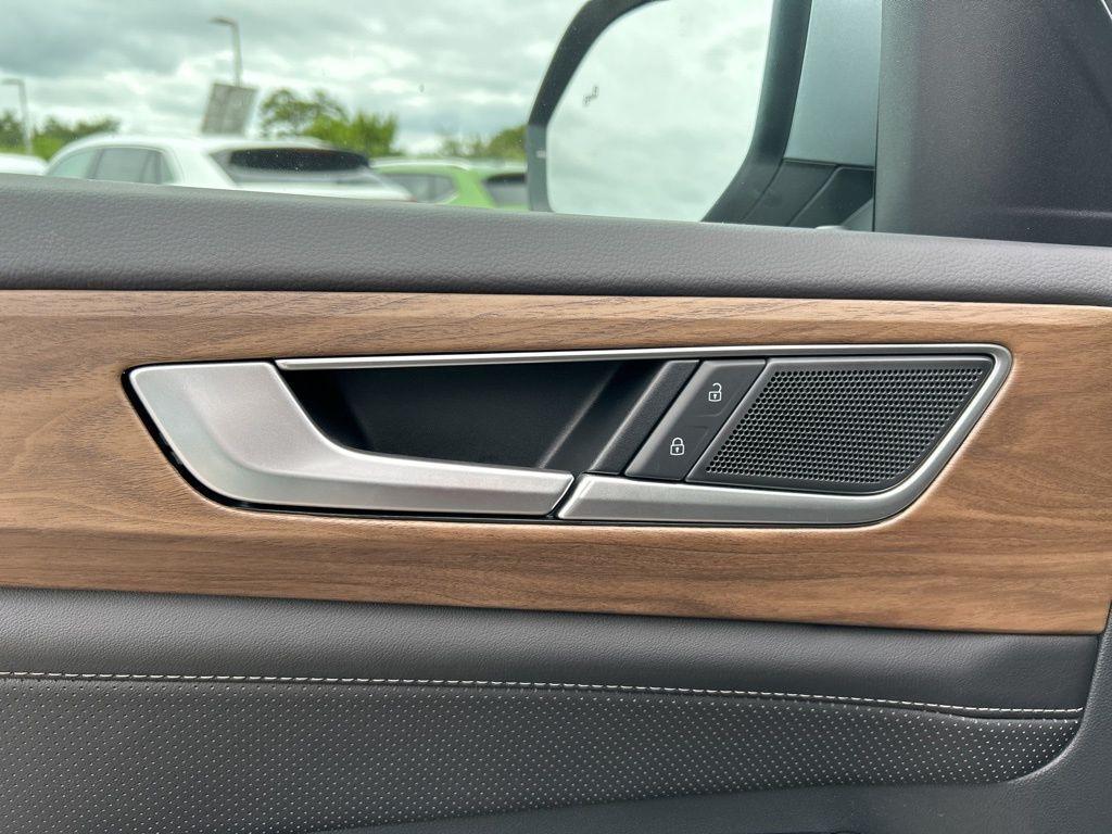 new 2025 Volkswagen Atlas car, priced at $41,847