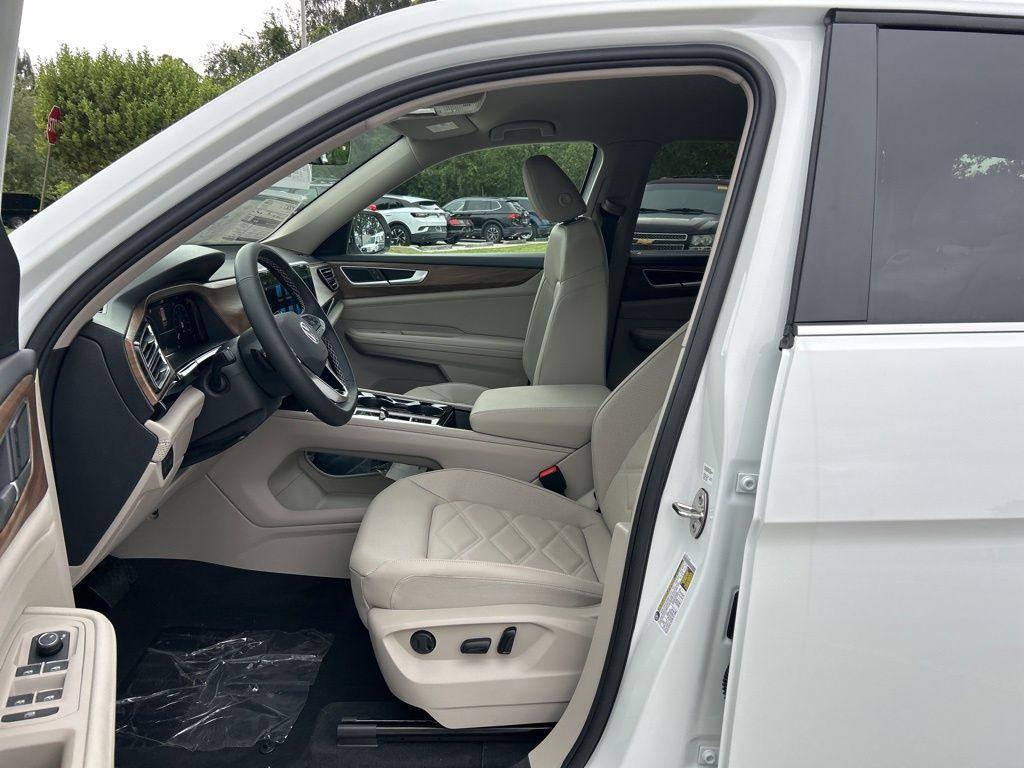 new 2025 Volkswagen Atlas car, priced at $40,159