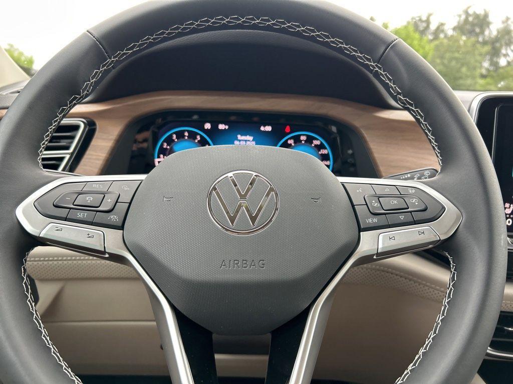 new 2025 Volkswagen Atlas car, priced at $40,159
