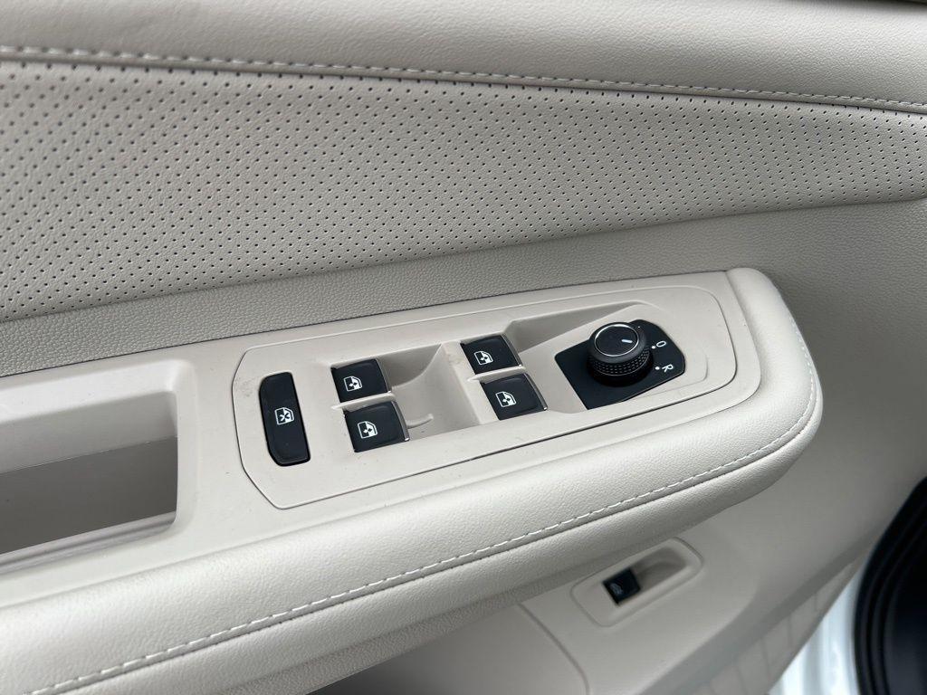 new 2025 Volkswagen Atlas car, priced at $40,159