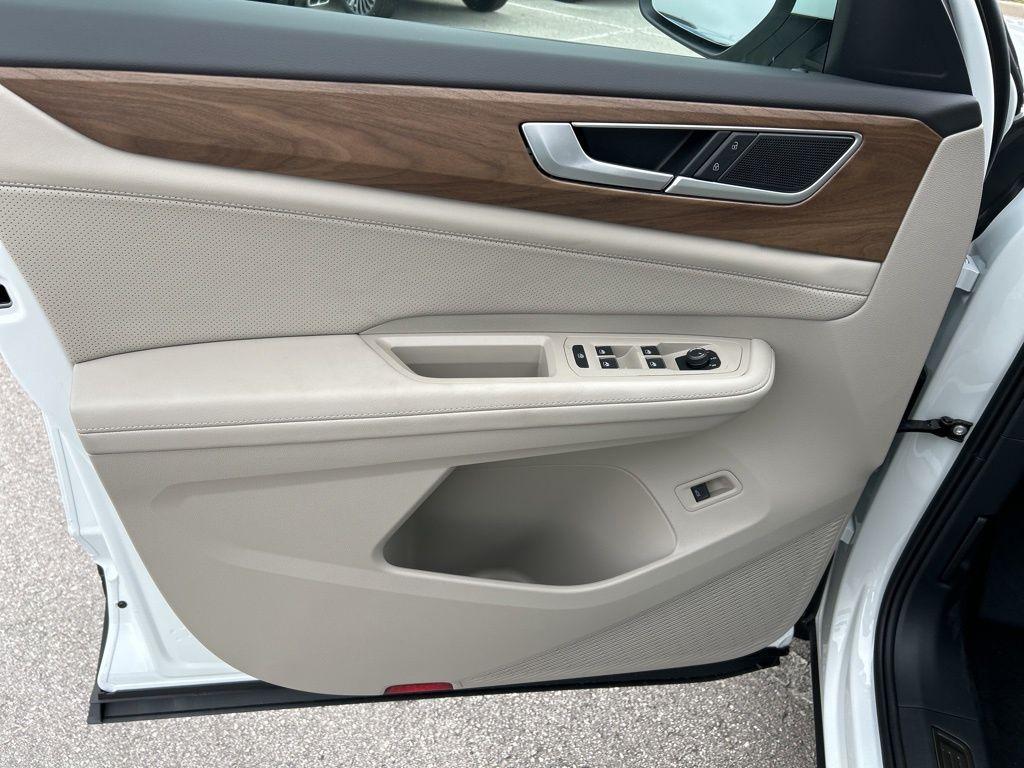 new 2025 Volkswagen Atlas car, priced at $40,159