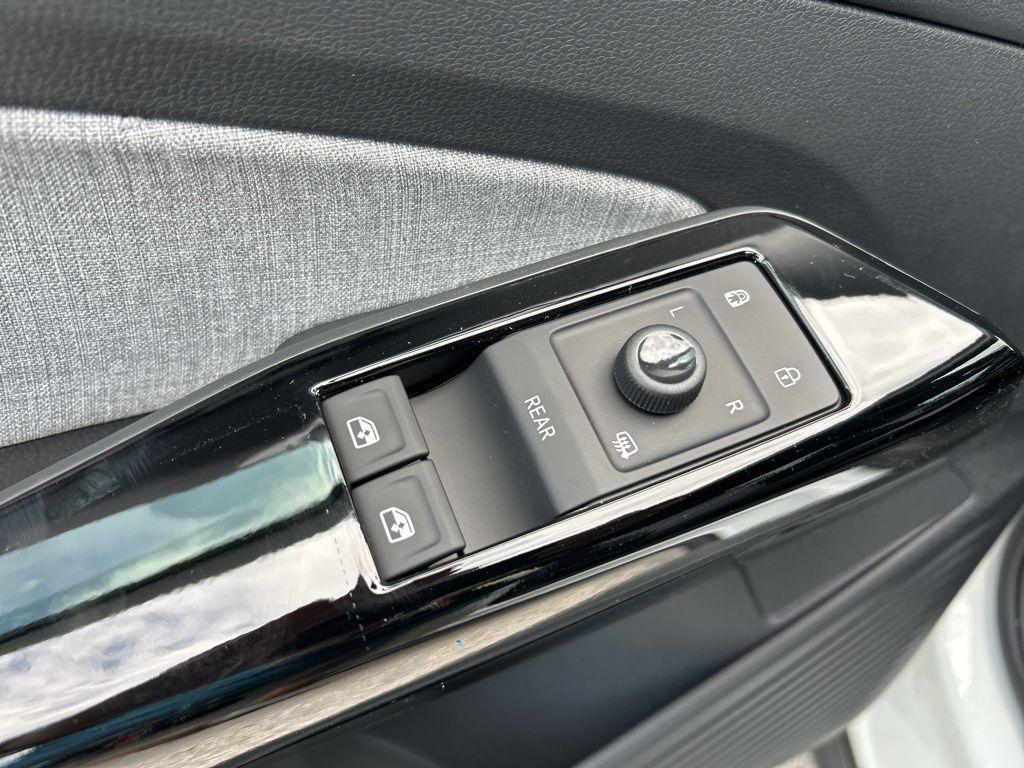 new 2025 Volkswagen ID.4 car, priced at $42,610