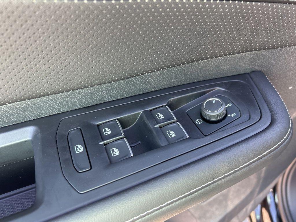 new 2025 Volkswagen Atlas car, priced at $48,340