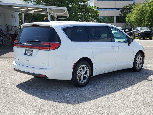 new 2024 Chrysler Pacifica car