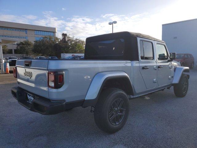 new 2024 Jeep Gladiator car