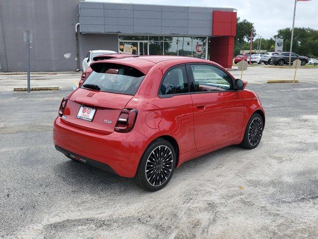 new 2024 FIAT 500e car